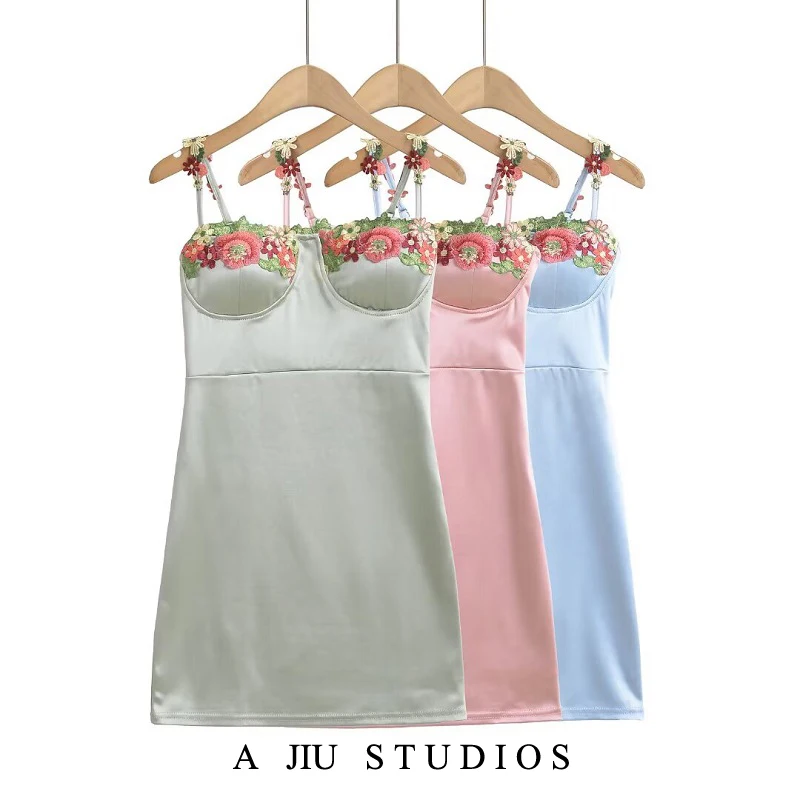 Rok Satin Vintage Musim Panas Wanita dengan Bordir Bunga Pure Desire, Model Strapl ort, Pinggang Ramping, dan Efek Meniruskan Tubuh