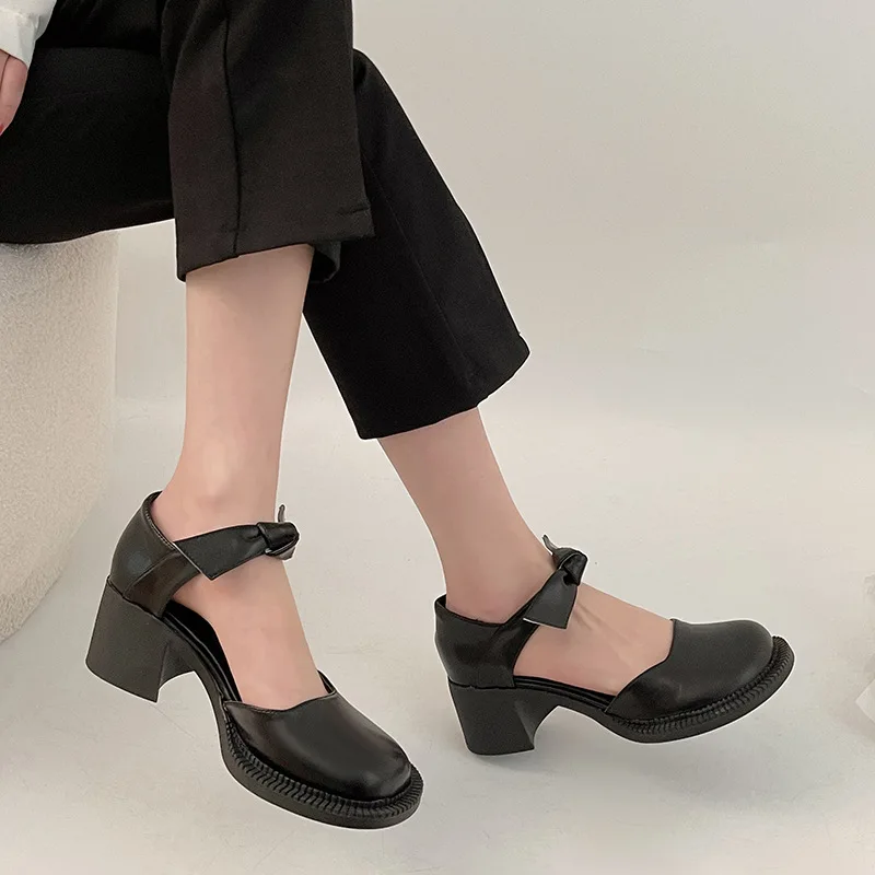 Tacchi alti temperamento semplice da donna 2022 primavera nuovo fiocco retrò scarpe da donna moda ragazza tendenza scarpe in pelle nera Femme Zapatos