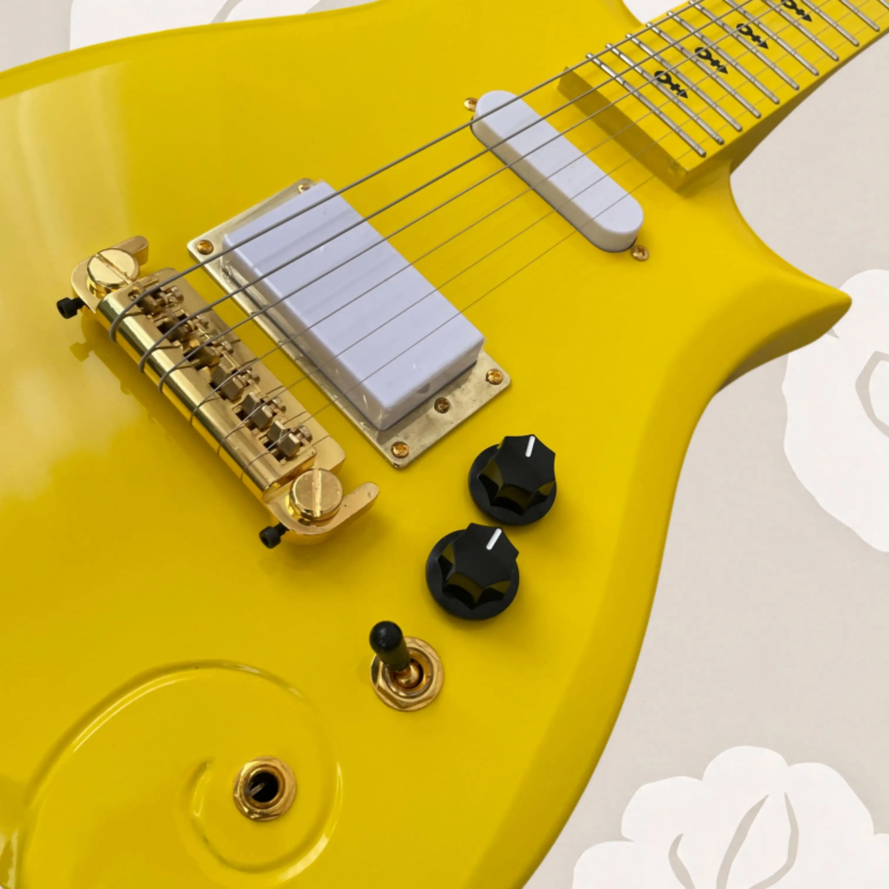 Bright Yellow High Gloss Finish Electric Guitar, Gold Hardware Guitars, Art Symbol Inlays for Stage Performance Guitarra