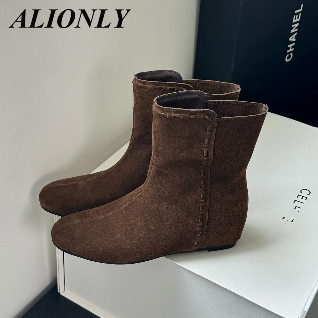 

Alionly 2026 New Women High Boots Pointed-Toe Pleated Short Boots Female Brown Retro Ankle Boots Bottes Femmes