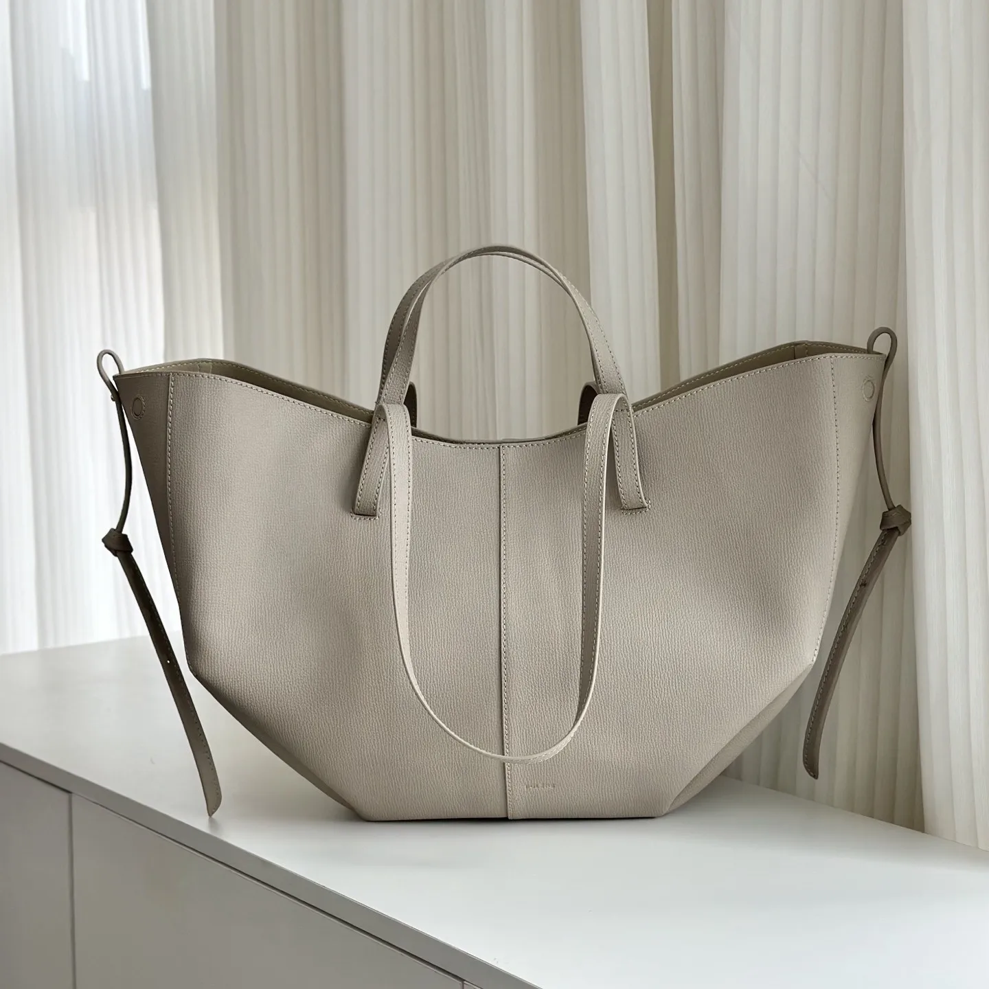 

designers stylish highquality retro classic metalbutton chain bag features adjustable sizes Its an essential accessory daily com