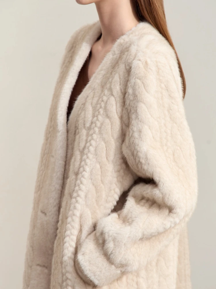 AMII معاطف الفرو الحد الأدنى امرأة 2025 شتاء جديد دافئ الخامس الرقبة جيب الملابس النسائية أنيقة الإناث طويلة الفراء ملابس خارجية 12424023