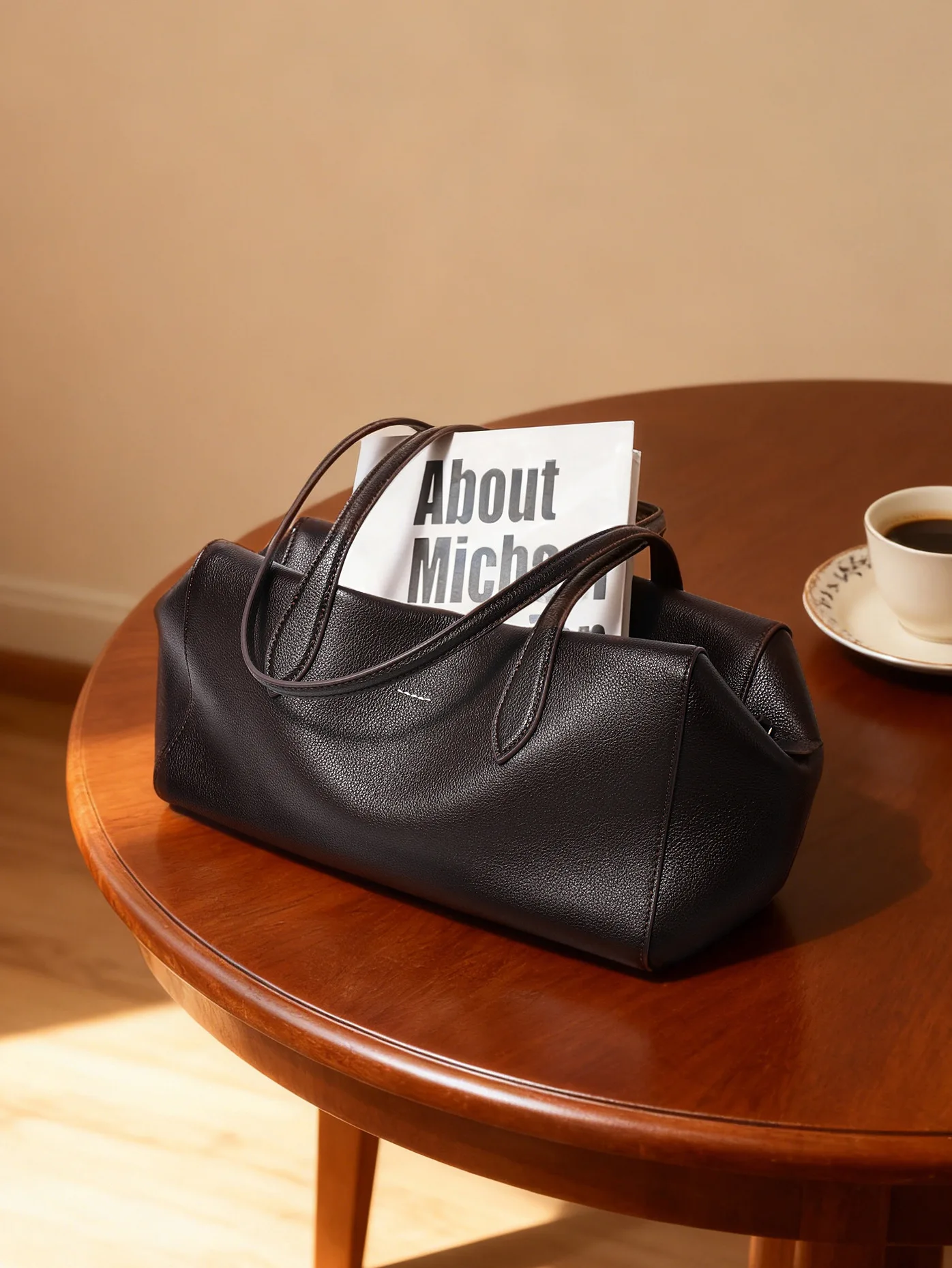 Women's Genuine Leather Shoulder Bag Bowling Pillow New Commuter Handbag Stylish Portable for Business Travel