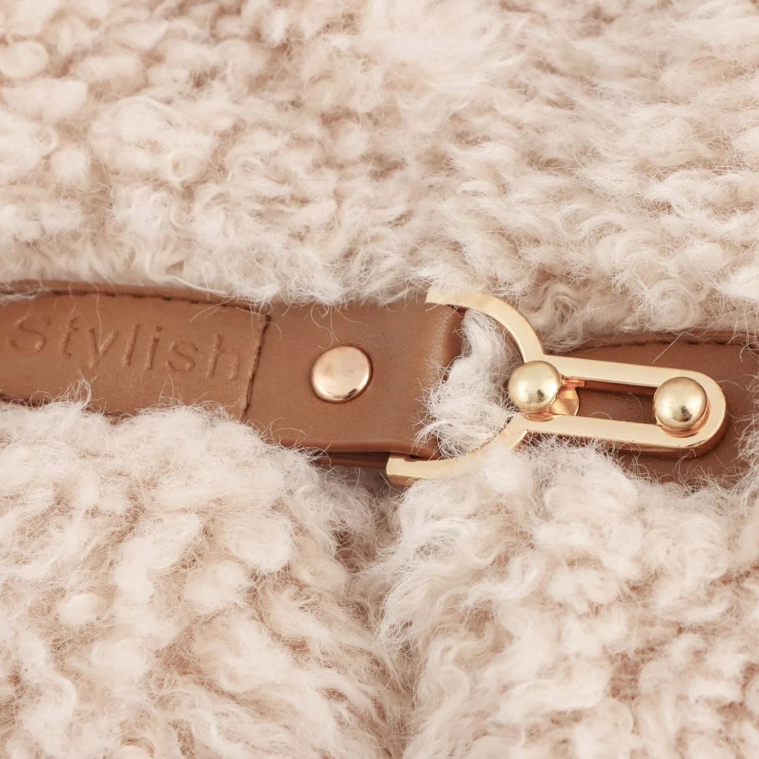 أنيق قصير المرأة فروي الستر الجلود والفراء أفخم معطف الخامس الرقبة الجلود زر فو سترات من الفرو شتاء دافئ رقيق جديد