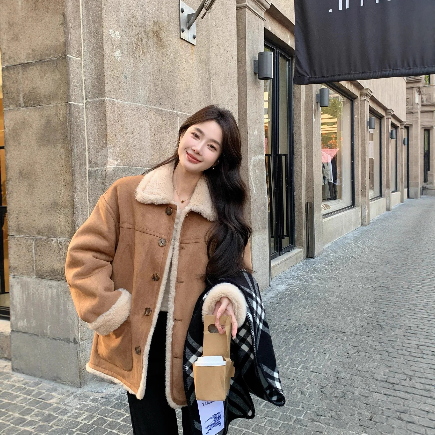 Dubbelzijdig suède bont uit één stuk 100 lamsbont grasjas voor dames herfst/winter 2025, nieuw item