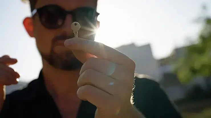 Repo: 특이한 사건의 체인 마술 트릭 공간을 통한 키 전송 클로즈업 환상 멘탈리즘 마기아 마술사 소품 특수 효과