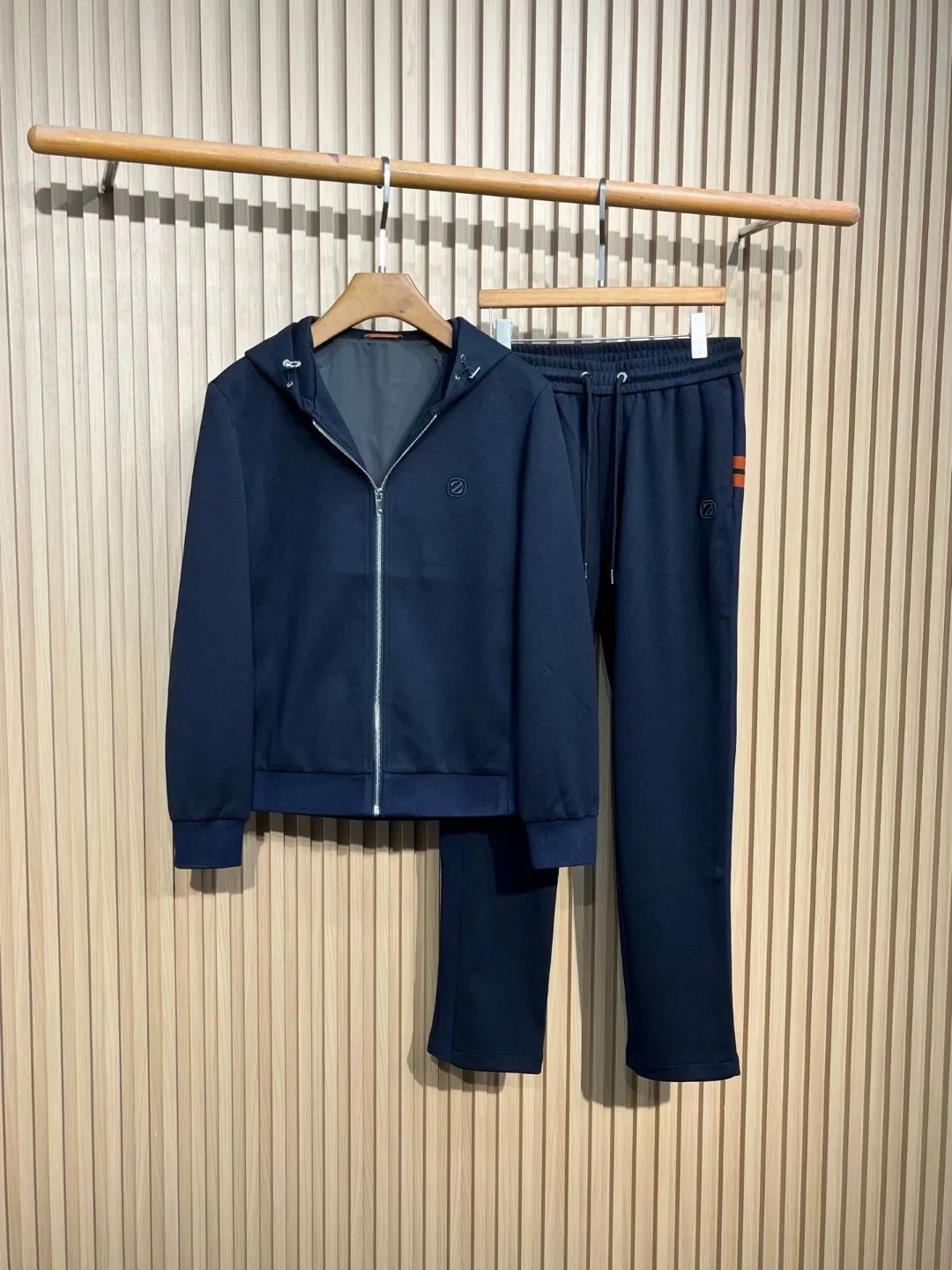Set sportivo casual da uomo italiano Sle Autunno Inverno Faion Jaet con cappuccio e pantaloni ricamati Abito a due pezzi per giovani