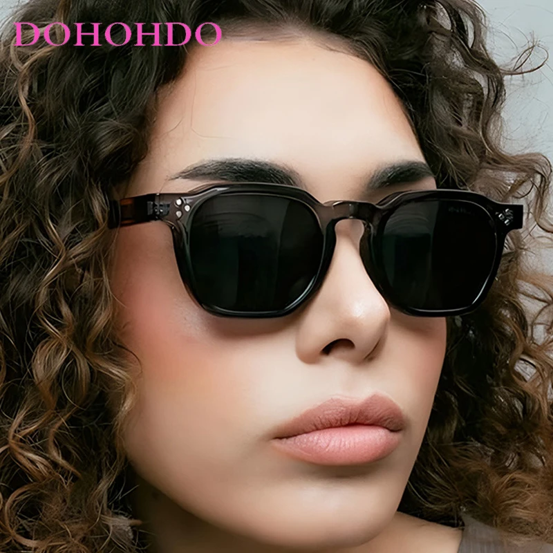 

Classic Vintage Small Square Rivets Sunglasses Women Men Brand Designer Sunglasses UV400 Driving Summer Traveling Eyewear Unisex
