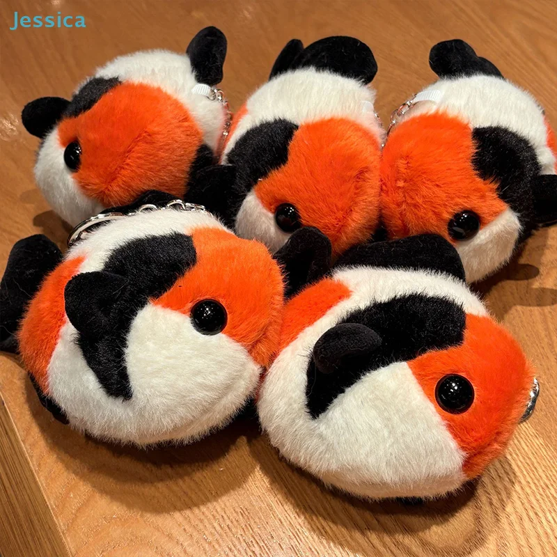 ♥ Pluszowy breloczek w kształcie ryby koi - urocza, kolorowa, pluszowa zawieszka do plecaka, torby i dekoracji kluczy