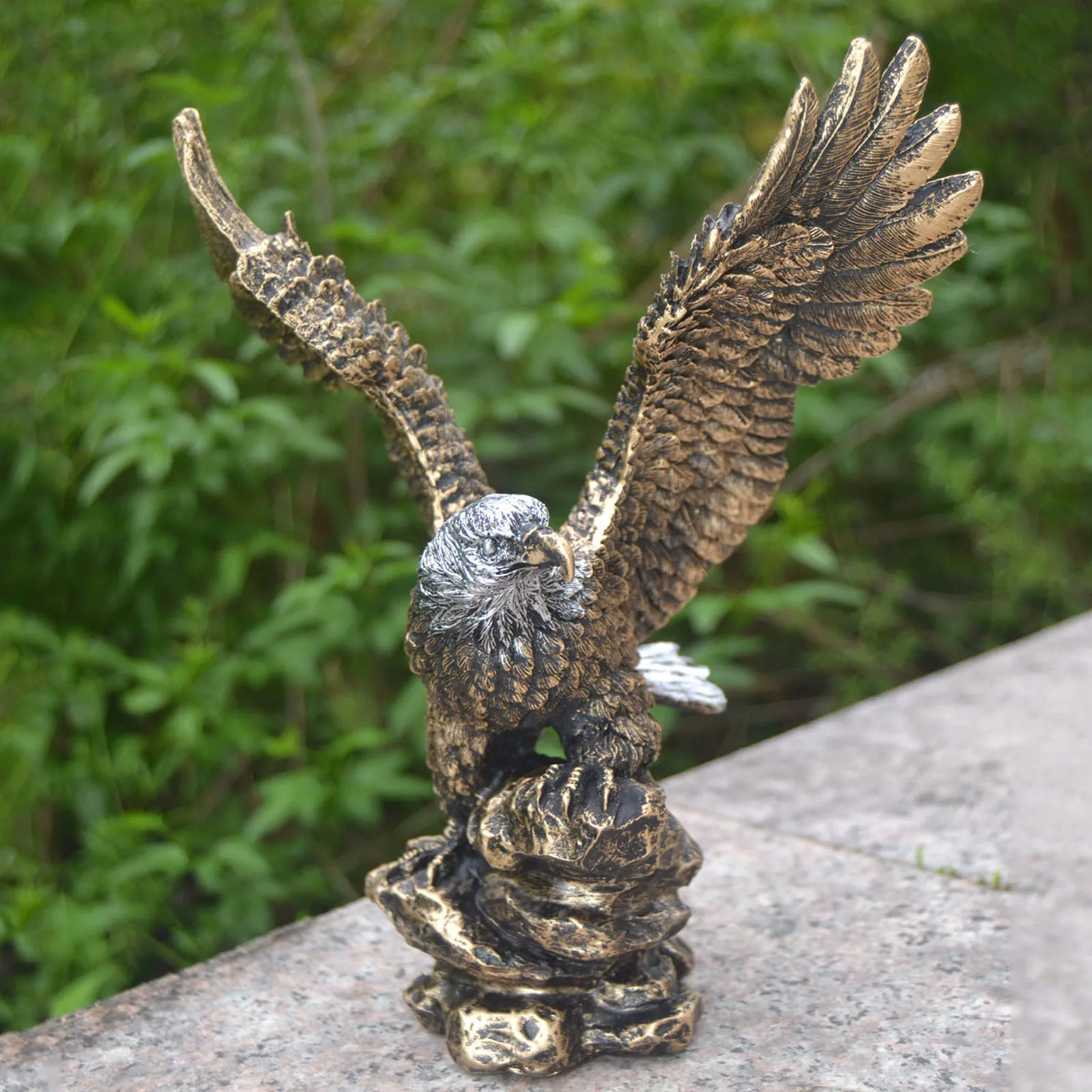 

‌Vintage American Eagle Decor‌ - Handmade Animal Head Bust with Artistic Design