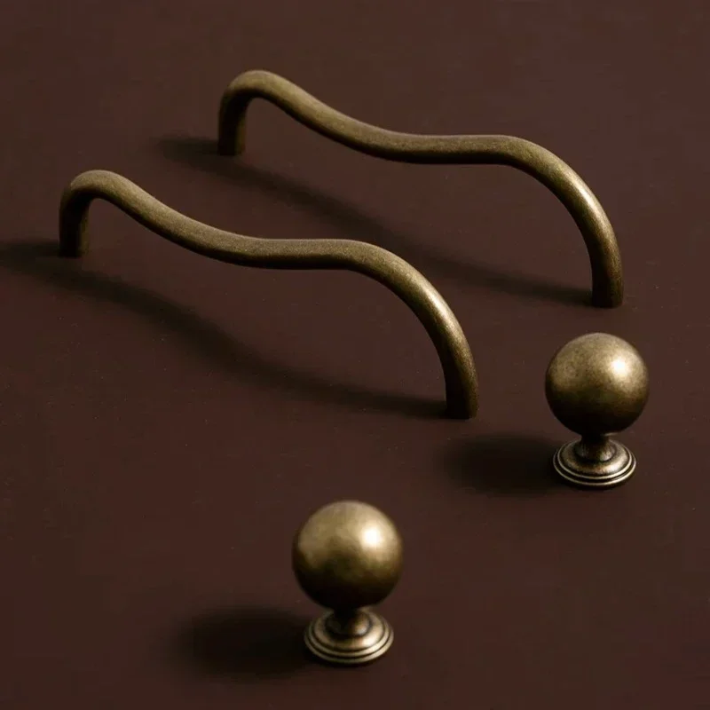 Brass Cabinet Wardrobe Door Handle Antique Bronze Irregular Pull Retro Single-Hole Knob for Drawers Shoe Racks Furniture Handles