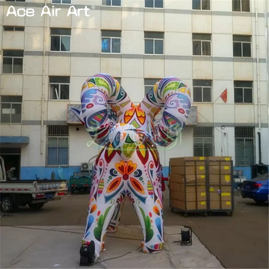 Chèvre gonflable colorée de 4m de haut, modèle Animal pour la publicité extérieure, décoration d'événements faite par Ace Air Art