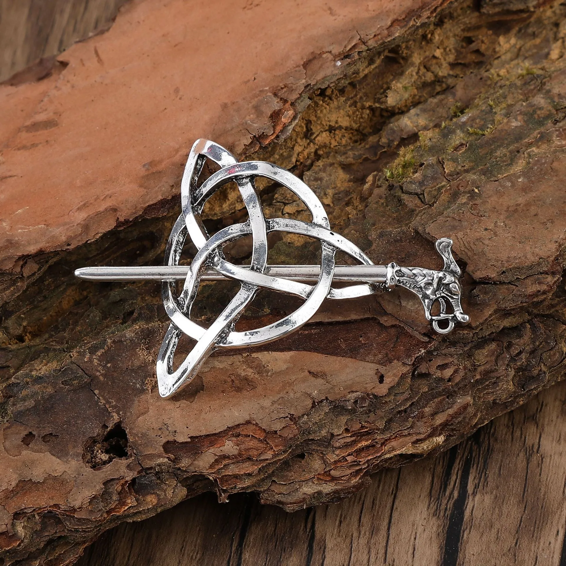 Haarnadel mit keltischem Knoten und Drachenkopf, aufwendiges mittelalterliches Wikinger-Design, Vintage-Mystical Vibe, perfekte heidnische Rituale-Frisuren – Detail 1