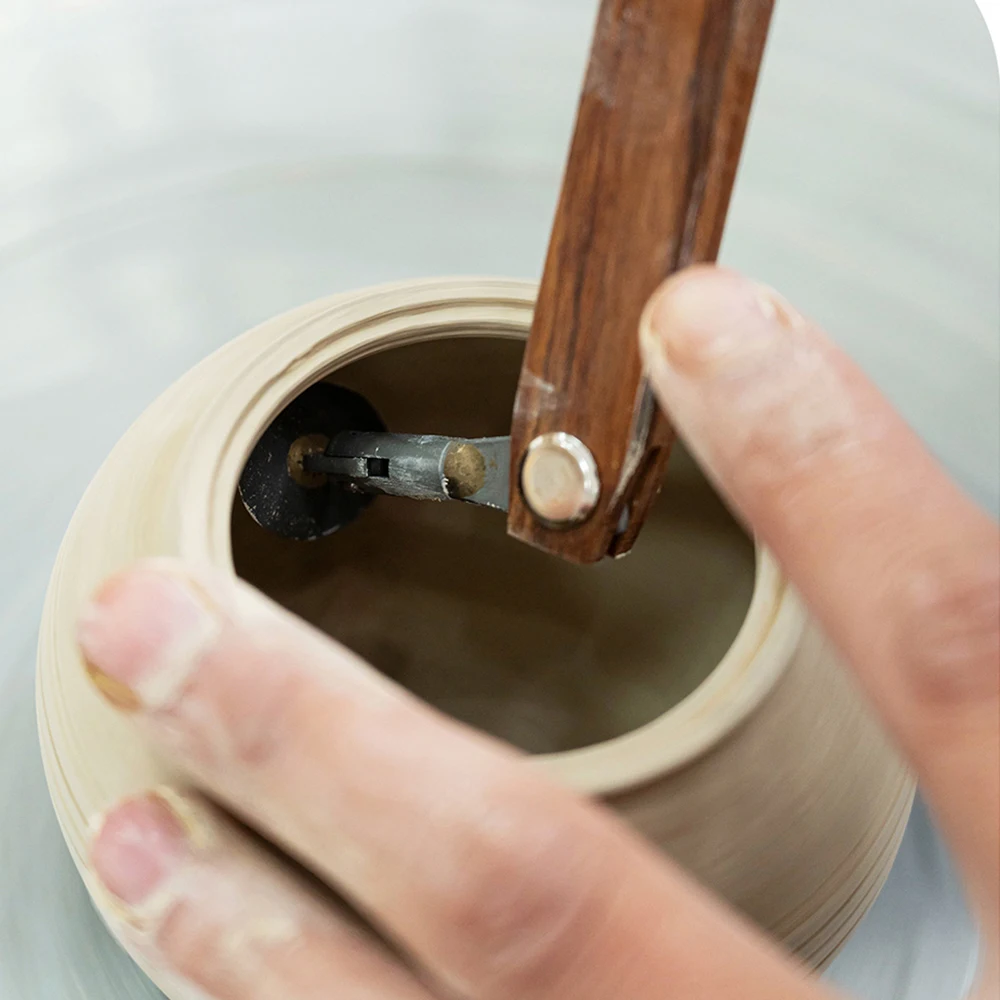 

Pottery tools 180 ° multi-angle rotating head tungsten high hardness steel trimming knife can replace the internal trimming tool