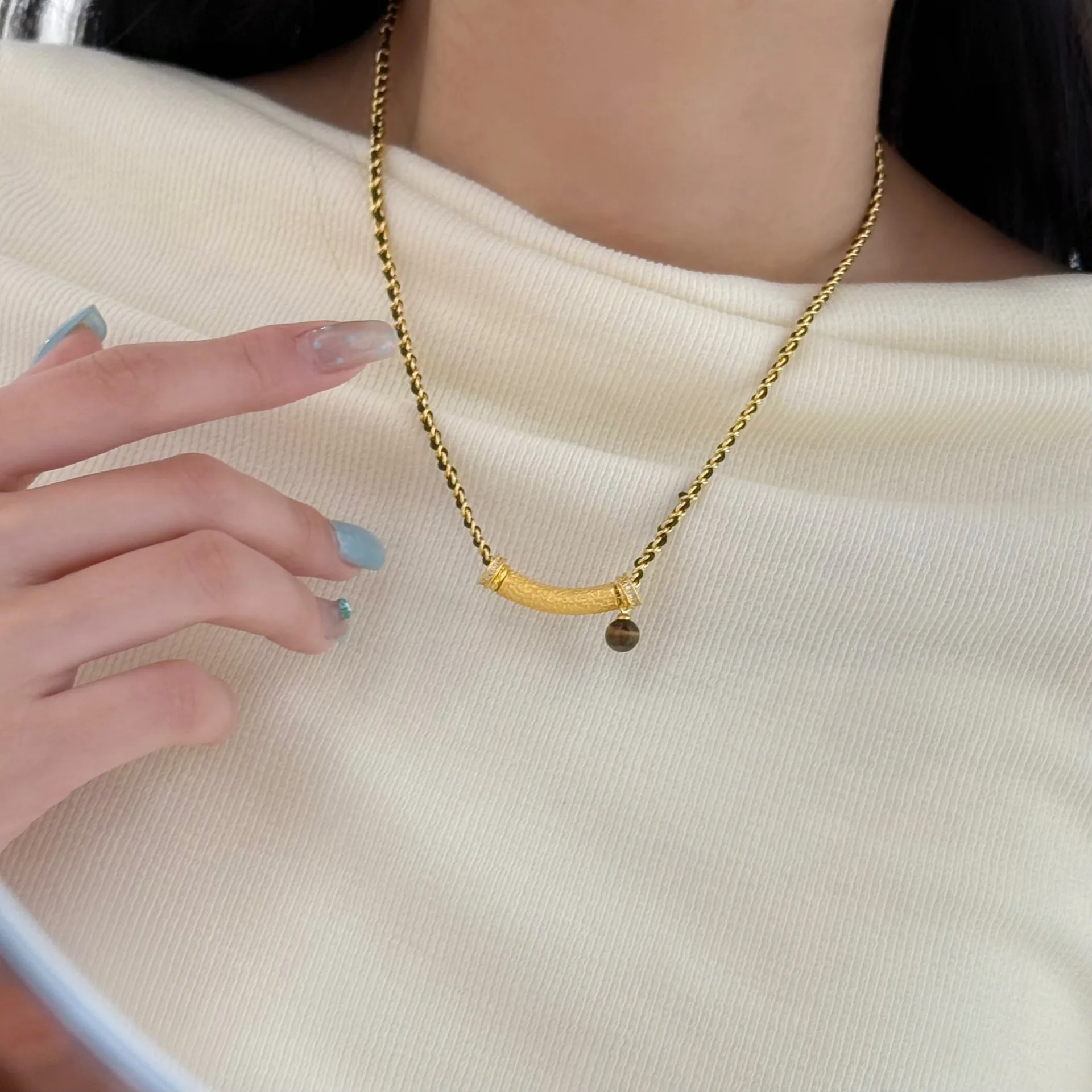 Hot selling vintage fashion delicate tiger eye stone smiling brass necklace hand woven collarbone chain
