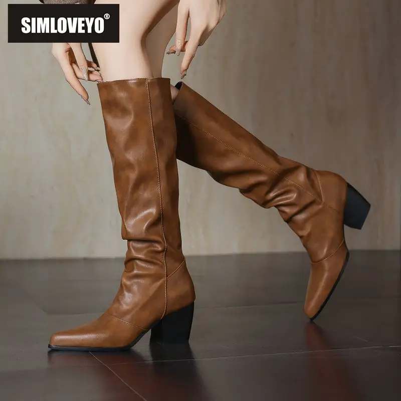 

SIMLOVEYO 2025 Винтажные женские сапоги до колена с острым носком на блочном каблуке 7 см, слипоны, большой размер 41 42 43, модные повседневные бота для верховой езды
