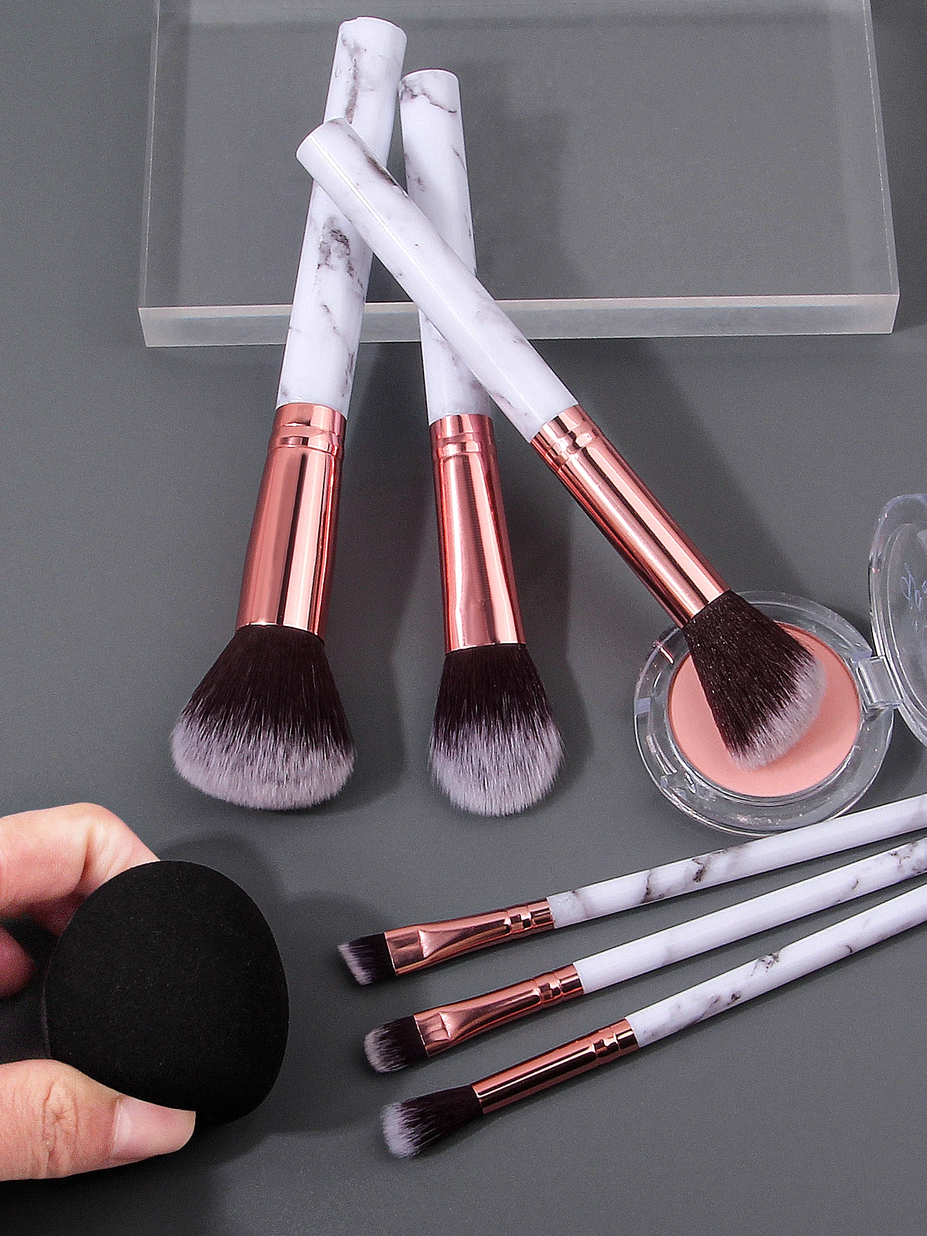 Conjunto de pincéis de maquiagem facial multifuncional, 9 peças + esponja de maquiagem macia, sopro de pó triangular + bolsa de armazenamento simples