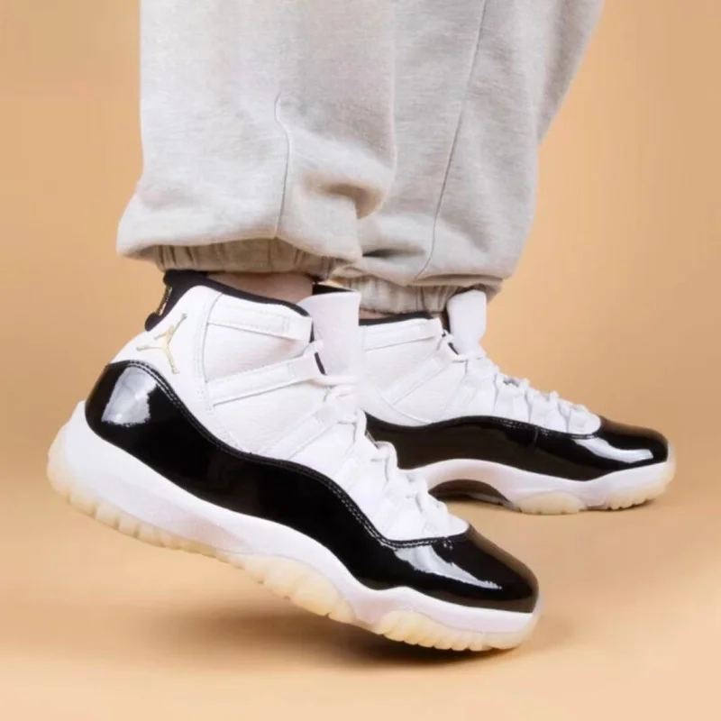 Jordan Air Jordan 11 Patent Leather Comfortable Sports Mid-Top Zapatos de baloncesto para niños en negro y blanco unisex 378038-170