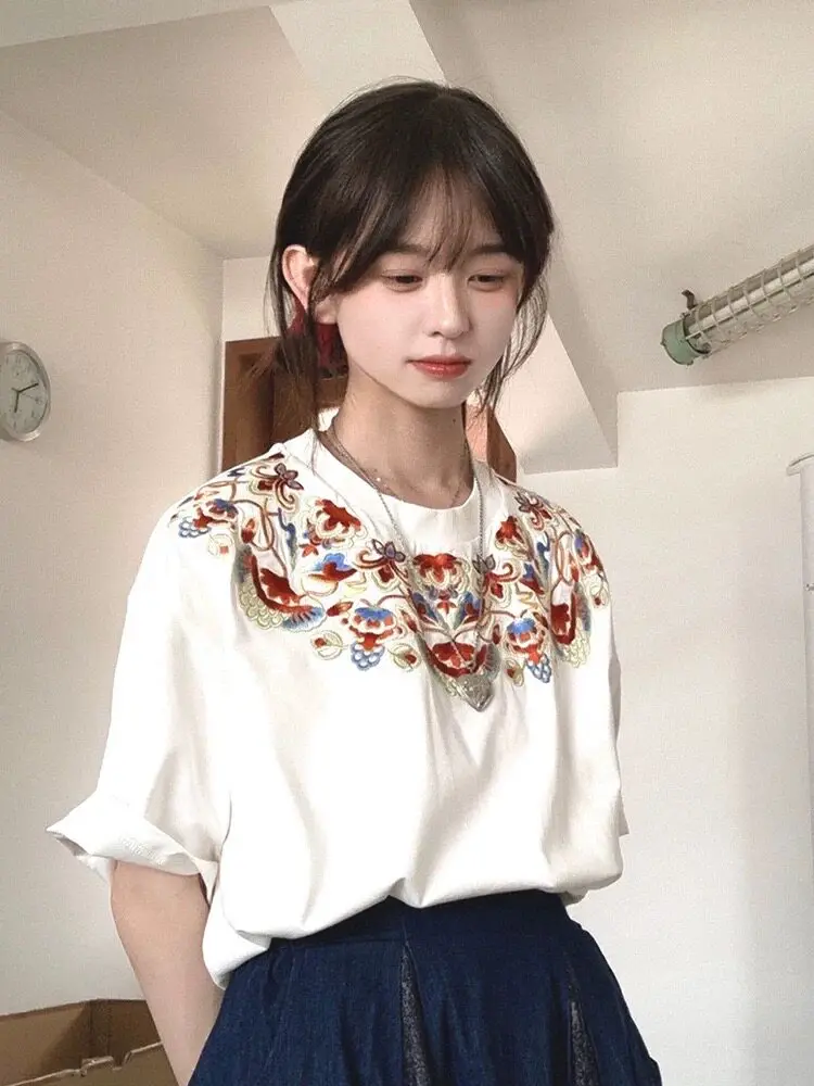 

Женская белая футболка с цветочной вышивкой и принтом, с круглым вырезом, коротким рукавом, свободного кроя, винтажный стиль Y2K, китайский этнический стиль, повседневная футболка