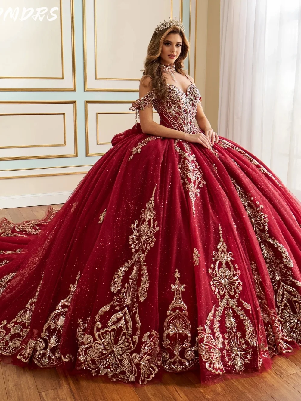 Romantische off-shoulder Quinceanera-jurk Charmante metalen kanten appliqué feestjurk Glanzende mouwloze feestjurk 16, op maat