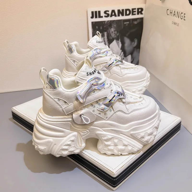 ارتفاع داخلي سميك نعل يزيد من أحذية الأب النسائية لصيف 2025 موضة جديدة أحذية رياضية وترفيهية صغيرة أحذية متعددة الاستخدامات