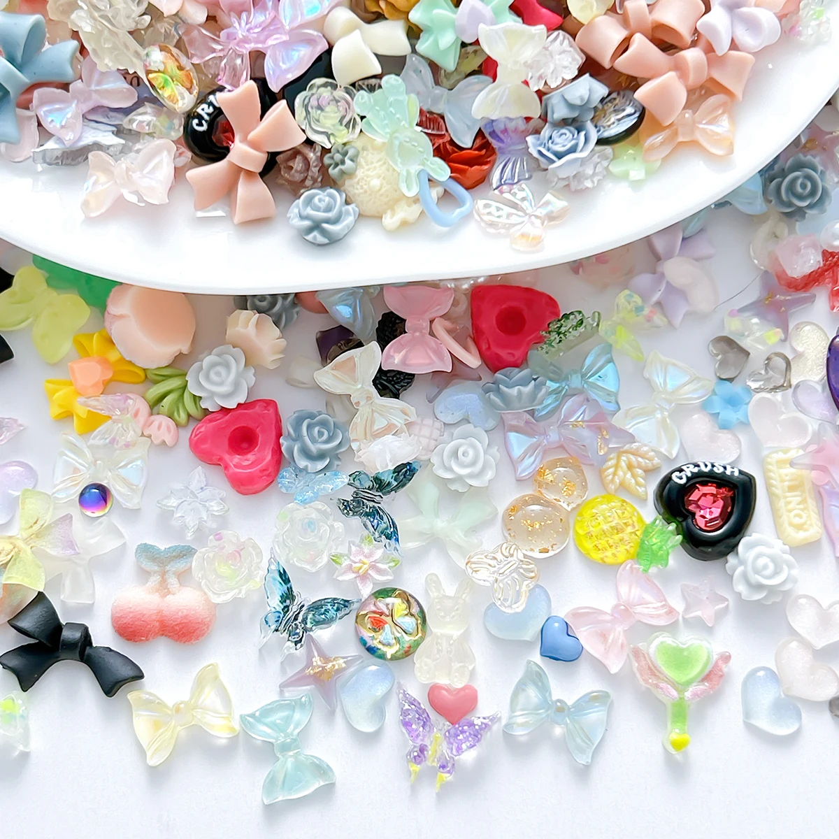 50PCS Random Mixed Colored Resin Flower Butterfly Nail Charms 3D Creative Simulated Heart Bear Bow Nail Art Decorations DIY Nail