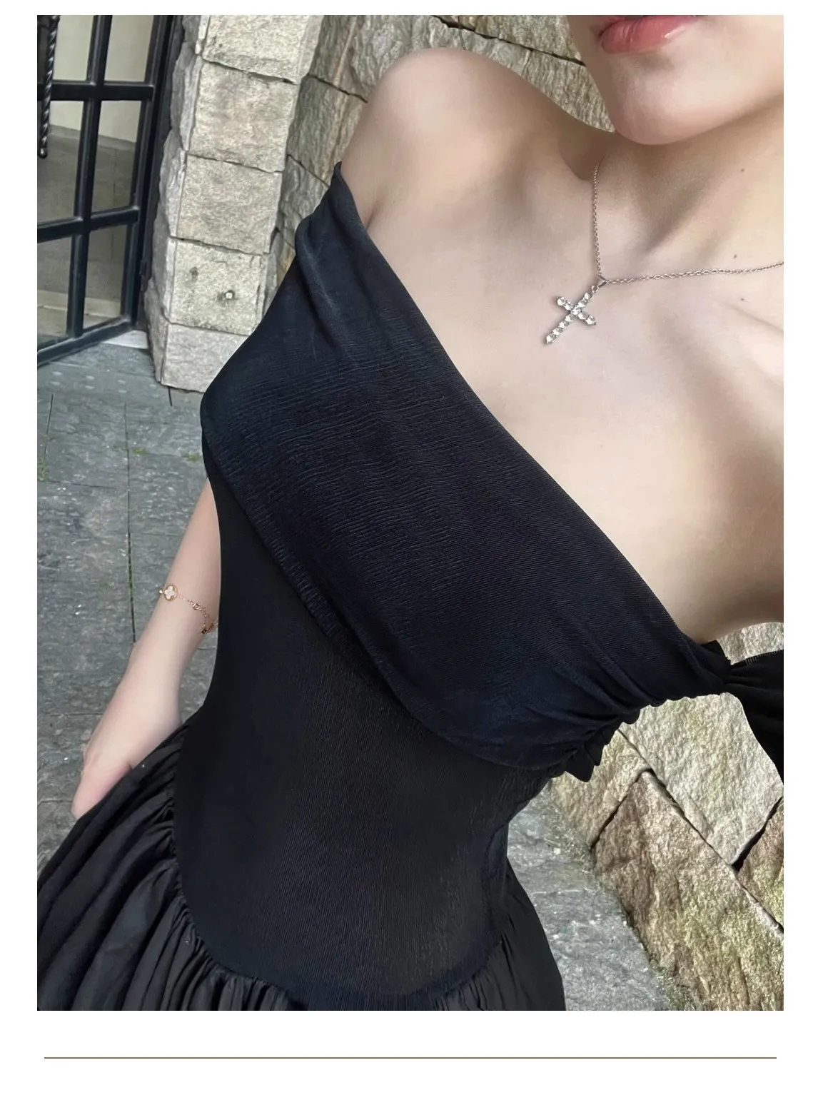 エレガントなブラックオフショルダーマキシドレス女性フォーマルイブニングドレスハイウエストドレープサテンスタイルパーティーロングドレス流れるような裾