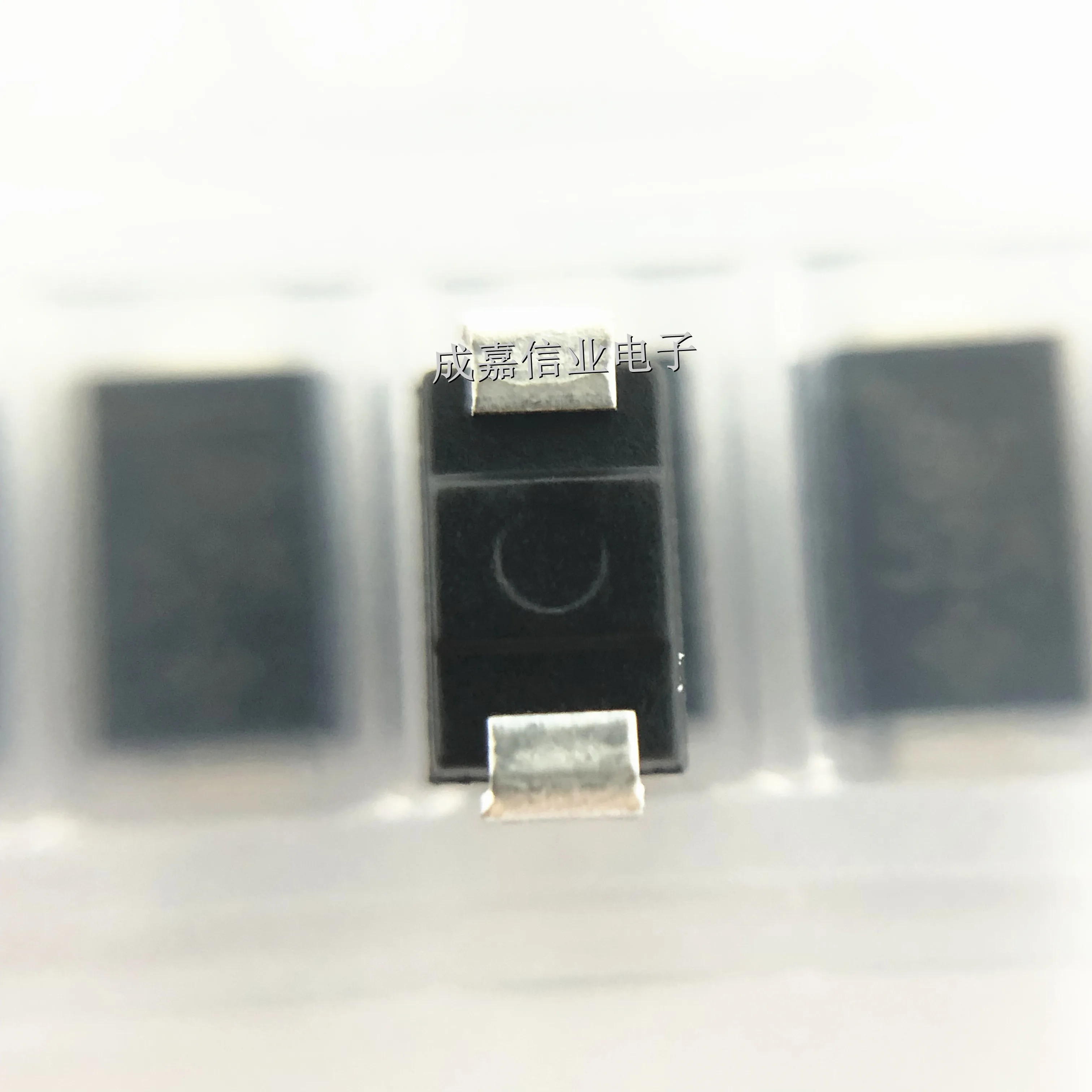 100pcs/Lot SMAJ15A-E3/61 DO-214AC-2 SMA MARKING;BM ESD Protection Diodes / TVS Diodes 400W 15V 5%