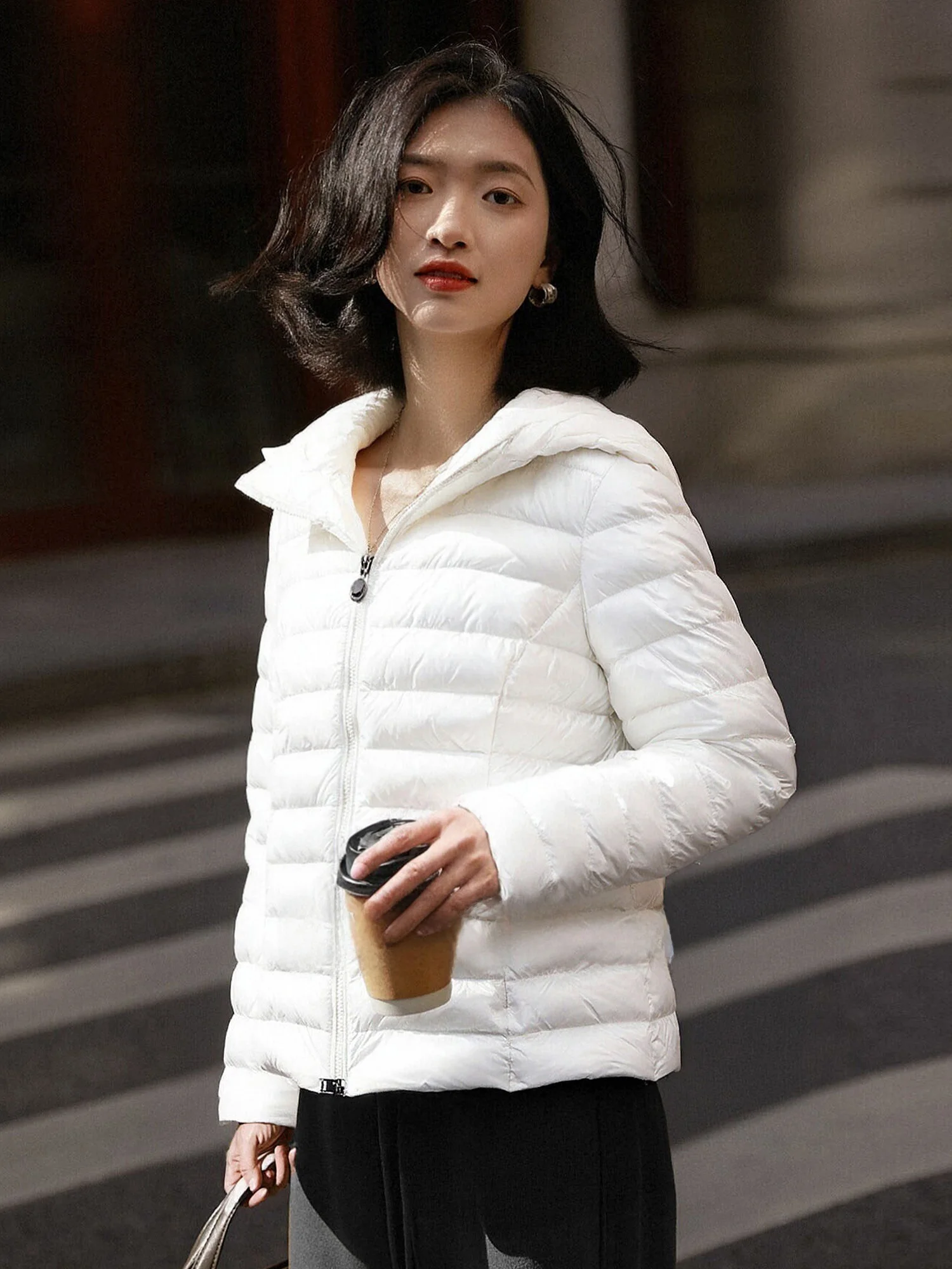 

Chivirin 2026 Осенне-зимняя новая легкая короткая женская куртка с капюшоном на пуху, для повседневной носки, 90% белый утиный пух, верхняя одежда