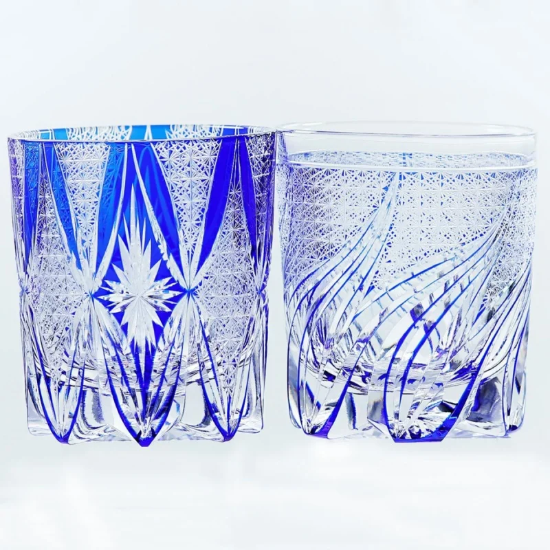 

Стакан для виски ручной работы Edo Kiriko синего цвета в японском стиле в подарочной упаковке