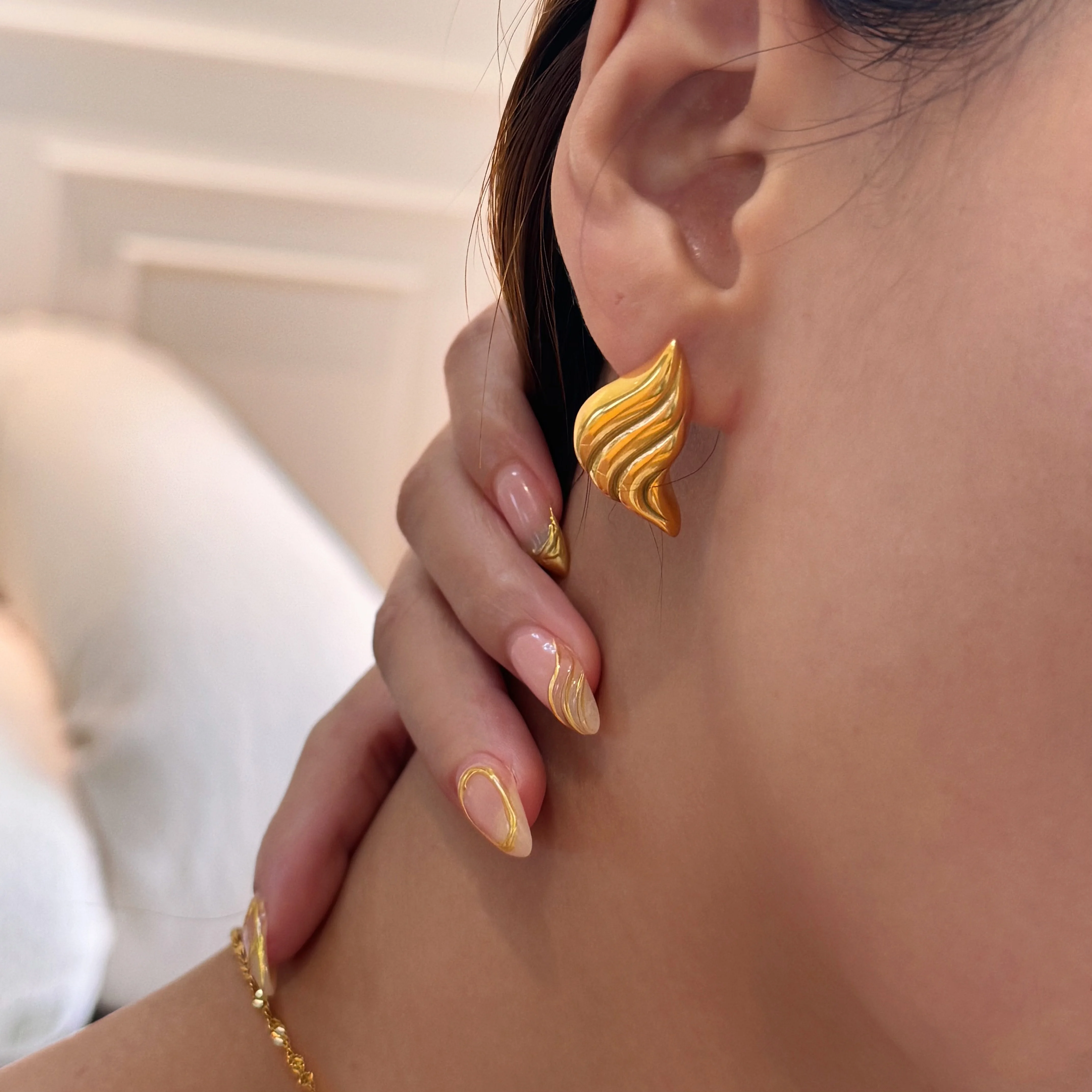 DASEIN 18k Gold Plated Vintage Irregular Squirrel Tail Dancer Earrings Unique Hypoallergenic Stainless Steel Jewelry for Women