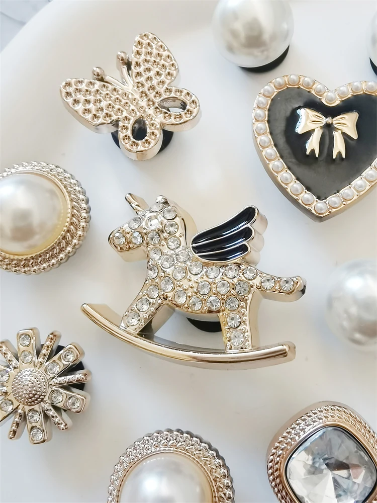16-teiliges Set Himmlische Pferde-Blumen-Schuhcharms DIY-Zubehör Schmetterling Schleife Clogs Schuhschnallen Dekorationen Herzförmige Schuhclips – Detail 3