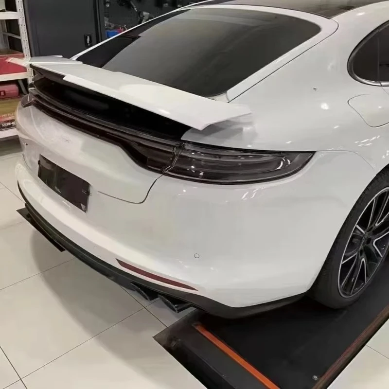 For Suitable Panamera 971  Adaptive Three-stage Tail with Smoked Black Flowing Water Running Through the Taillights