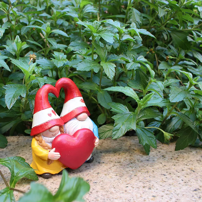 Cartoon Couple Dwarf Garden Decor- Whimsical Outdoor Statue for Patio & Balcony