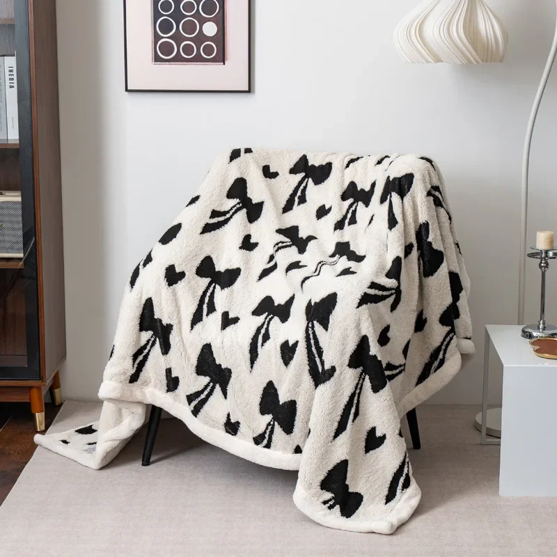 Black and White Printed Plush Blanket Bow Skin-Friendly Double Coral Velvet Sofa Blankets Warm Office Nap Shawl for Four Seasons