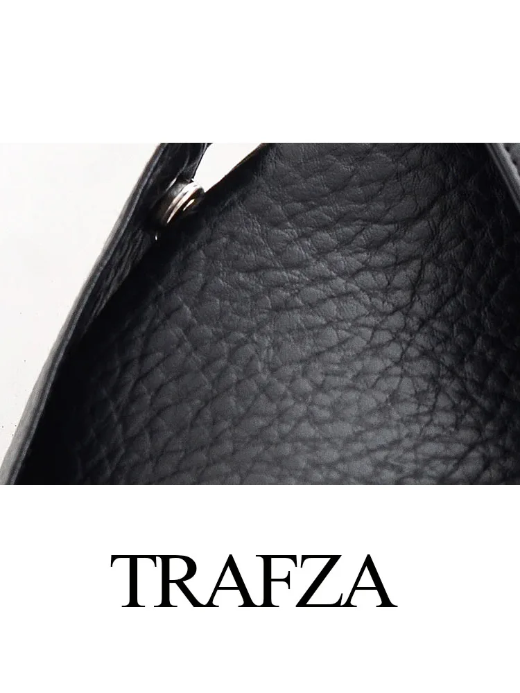 

TRAFZA Woman Autumn Texture Leather Short Jacket Women Chic Long Sleeves Lapel Pleated Zipper Design Street Style Black Coats