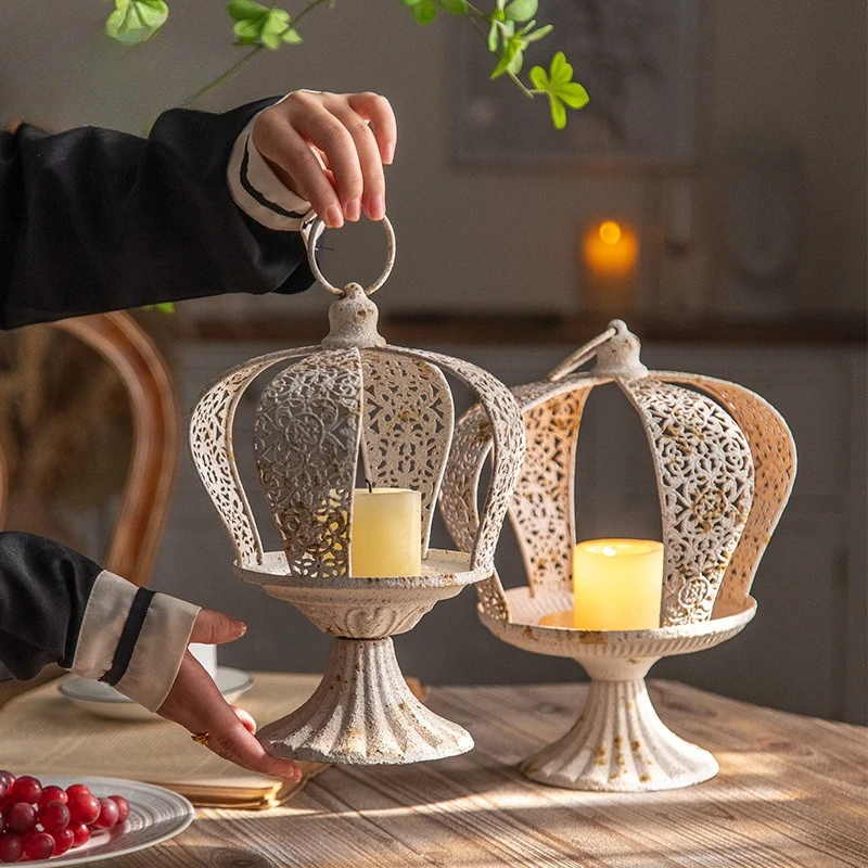 

French Hollow Iron Candle Holder Crown Rustic Candlesticks for Candles Room Decoration Vintage Home Decor Atmosphere Ornament