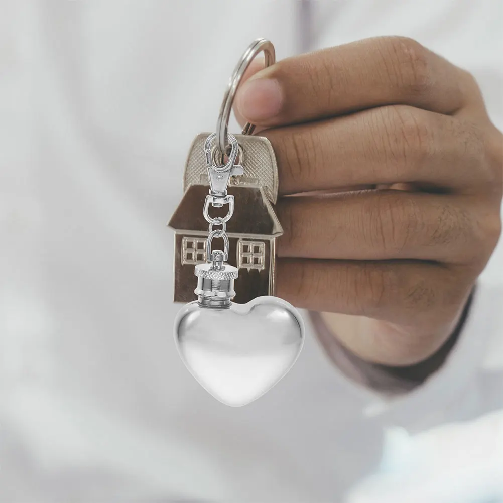 

2Pcs Cute Flask Heart Shape Stainless Steel 1Oz Keychain Flask for Women Men Mini Water Bottle Portable Outdoor Drinking