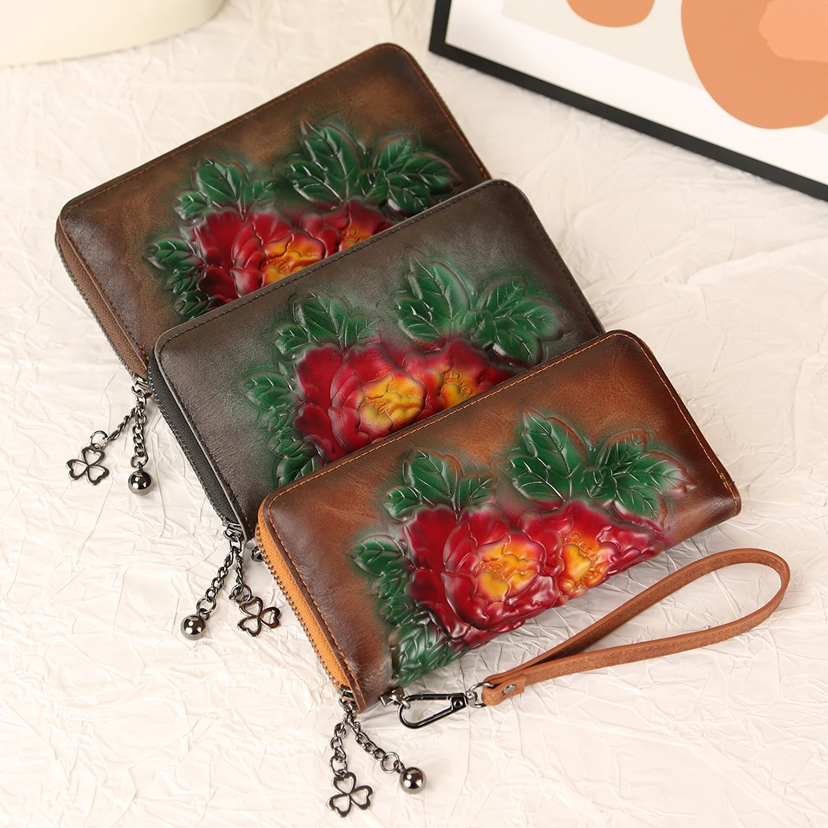 

Women's Handbag New Long Wallet Retro Flower Pattern Fashion Handbag Multi Card Large Capacity Phone Bag European and American F