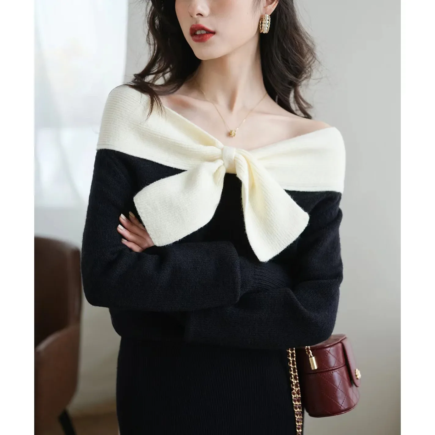 DesignNiche Off-Shoulder Bow Top Women's 2024 Spring New Black Knit Inner T-Shirt Unique Style Sweater from China Mainland