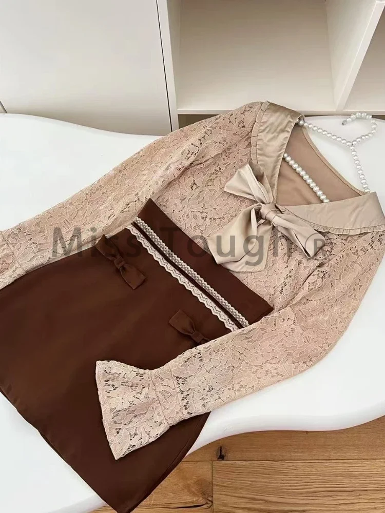 Design de moda francesa sentido doce conjunto de duas peças feminino arco rendas retro topos + saia fina marrom inverno novo elegante terno festa 2024