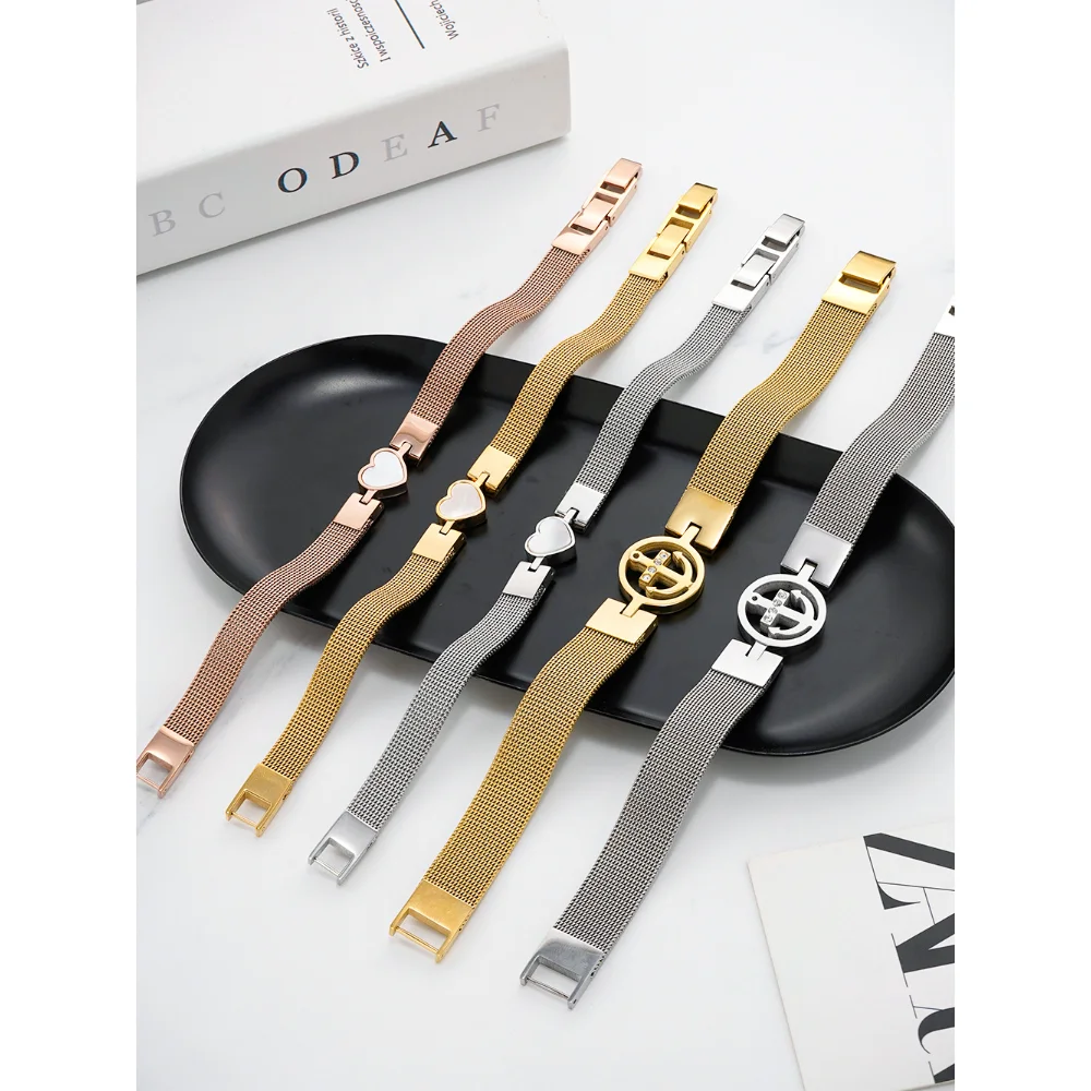 

18K Gold-Plated Titanium Steel European and American Cross-Border White Mother-of-Pearl Heart-Shaped Watch Strap Bracelet