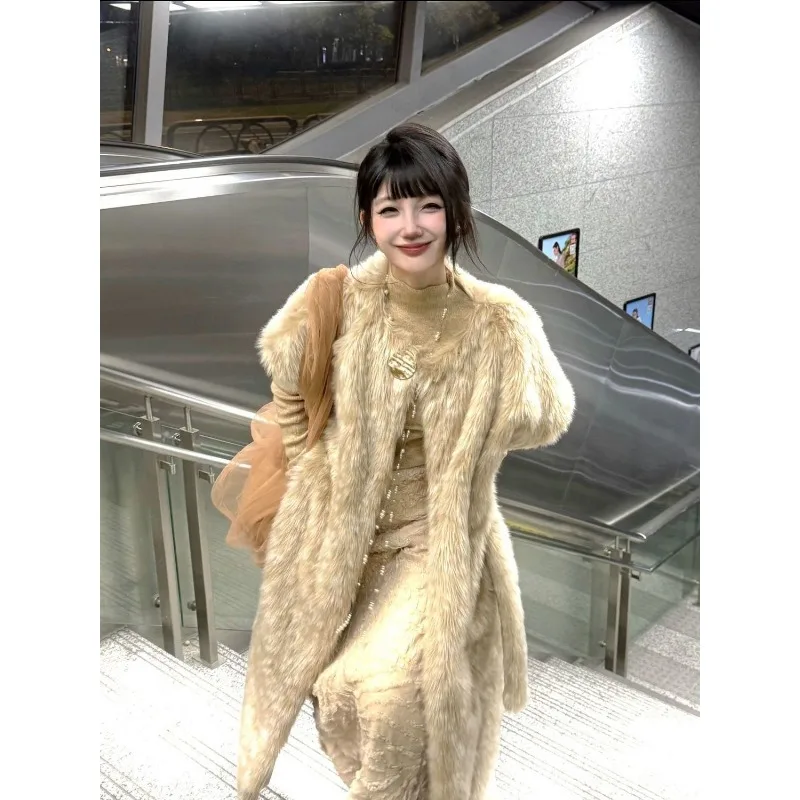 سترة من فراء الجاكار بنمط غزال جديد لشتاء 2025 سترة نسائية شتوية طويلة بدون أكمام خارج مع مشاهير الإنترنت مكدسة #2