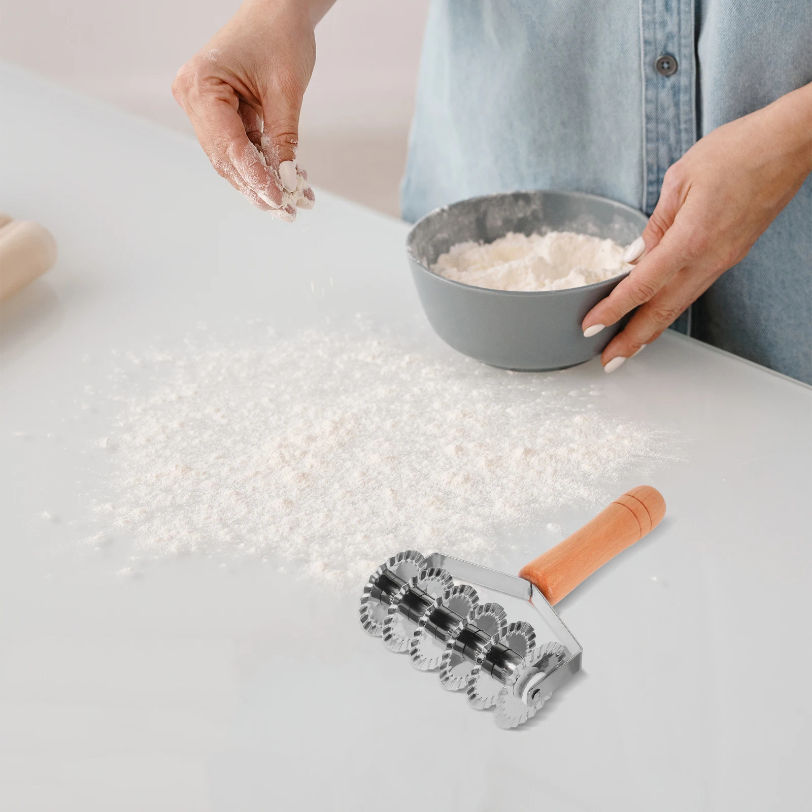 

Wood Handle Stainless Steel Noodle Cutter Precision Dough Cutter Practical Kitchen Gadget for Home Kitchen Supplies