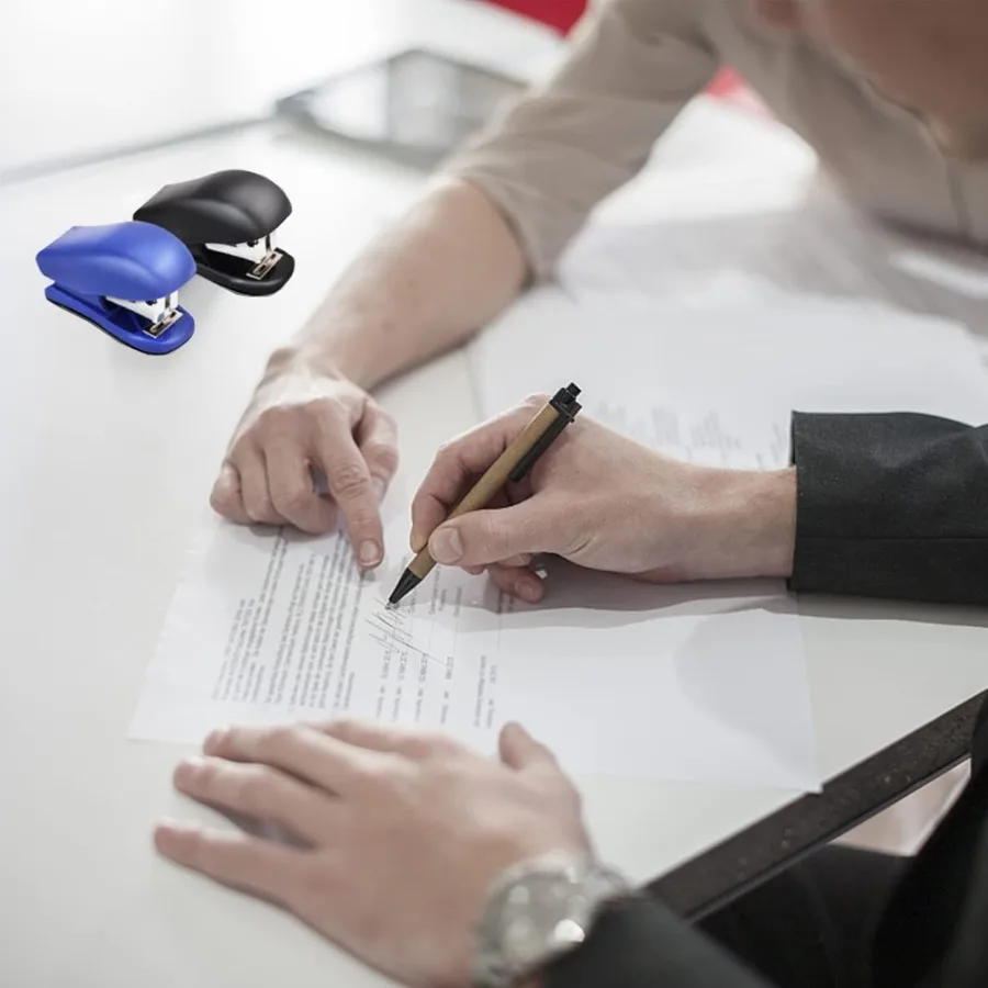 ミニホッチキス ステープル付き オフィスデスクトップホッチキス 25枚綴じ 小型ホッチキス 標準ステープル640本付き 持ち運びやすく収納しやすい