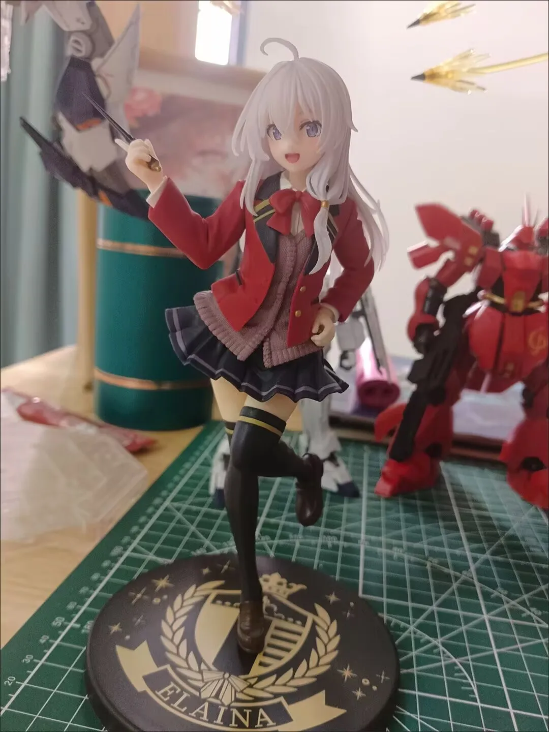 Caliente genuino bruja errante el viaje de Elaina Anime juguete Elaina figura modelo adorno de escritorio chica uniforme escolar modelo regalo