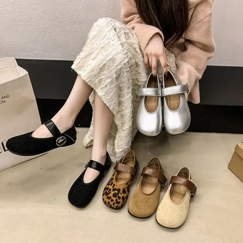 مصمم الباليه مسطحة القاع فستان واحد Tabis لوليتا أحذية النساء النمط الفرنسي مساء ماري جين أحذية أحذية امرأة المتسكعون