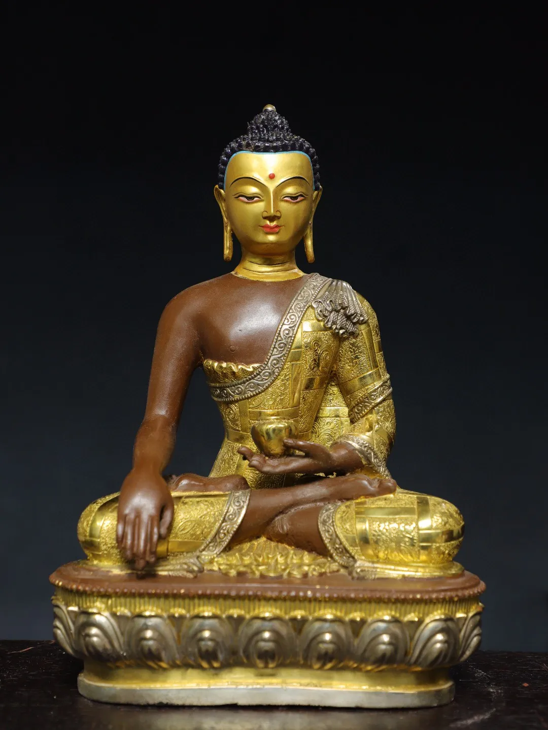 

Tibetan bronze Buddha gilt painted face gem Sakyamuni Amitabha Buddha Home Hall supplies ornament 30cm