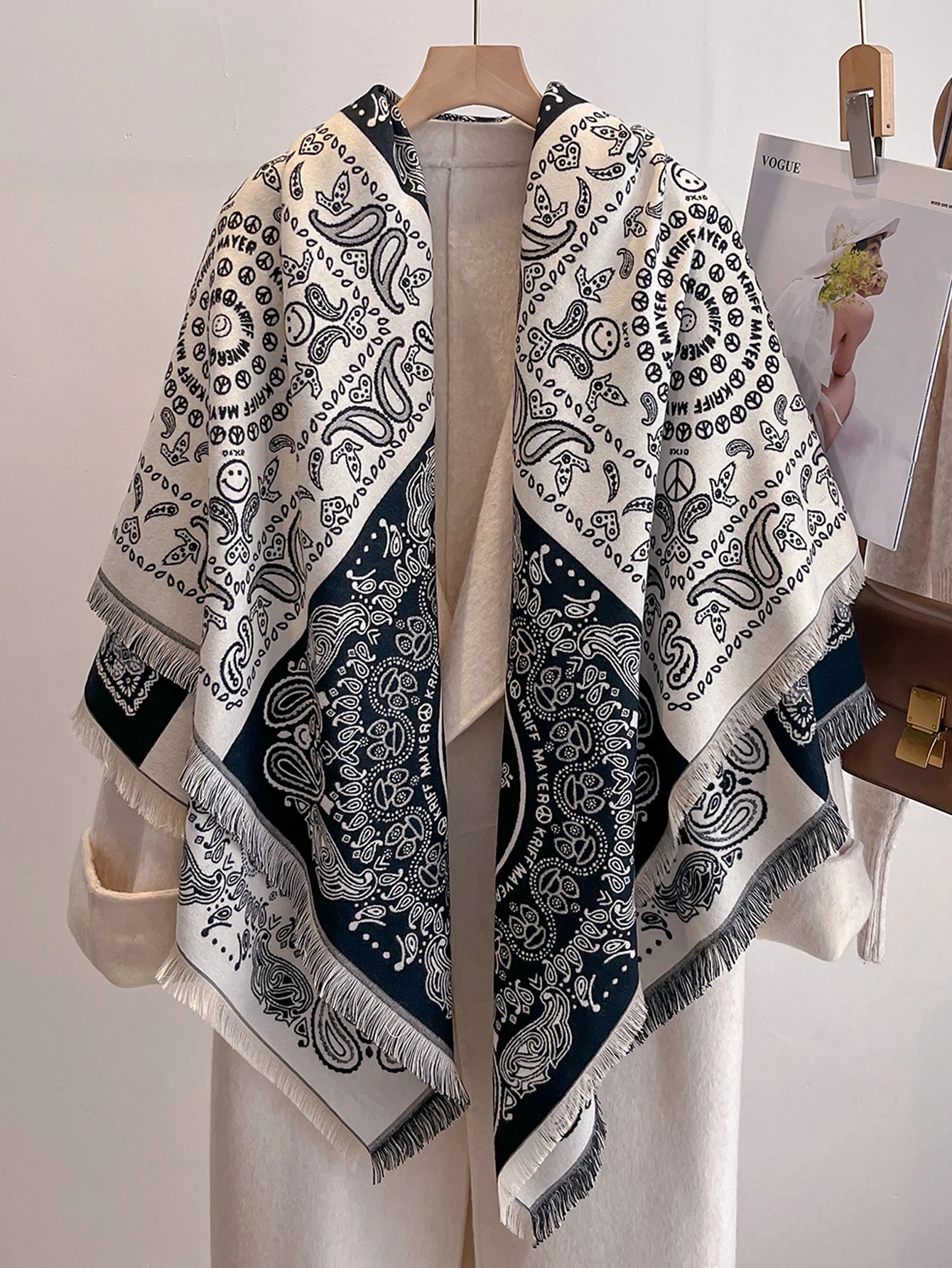 

Роскошный брендовый женский зимний шарф из искусственного кашемира, изысканный принт, универсальная шаль из пашмины, накидка с кисточками