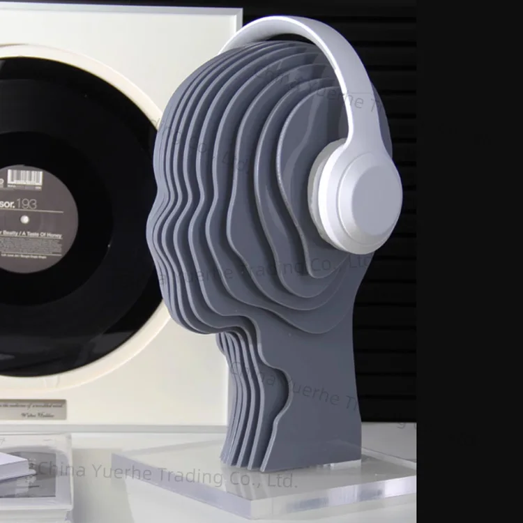 

Simple niche designer ornaments, model rooms, figures, sculptures, artworks, desks, soft earphones, headsets, brackets.